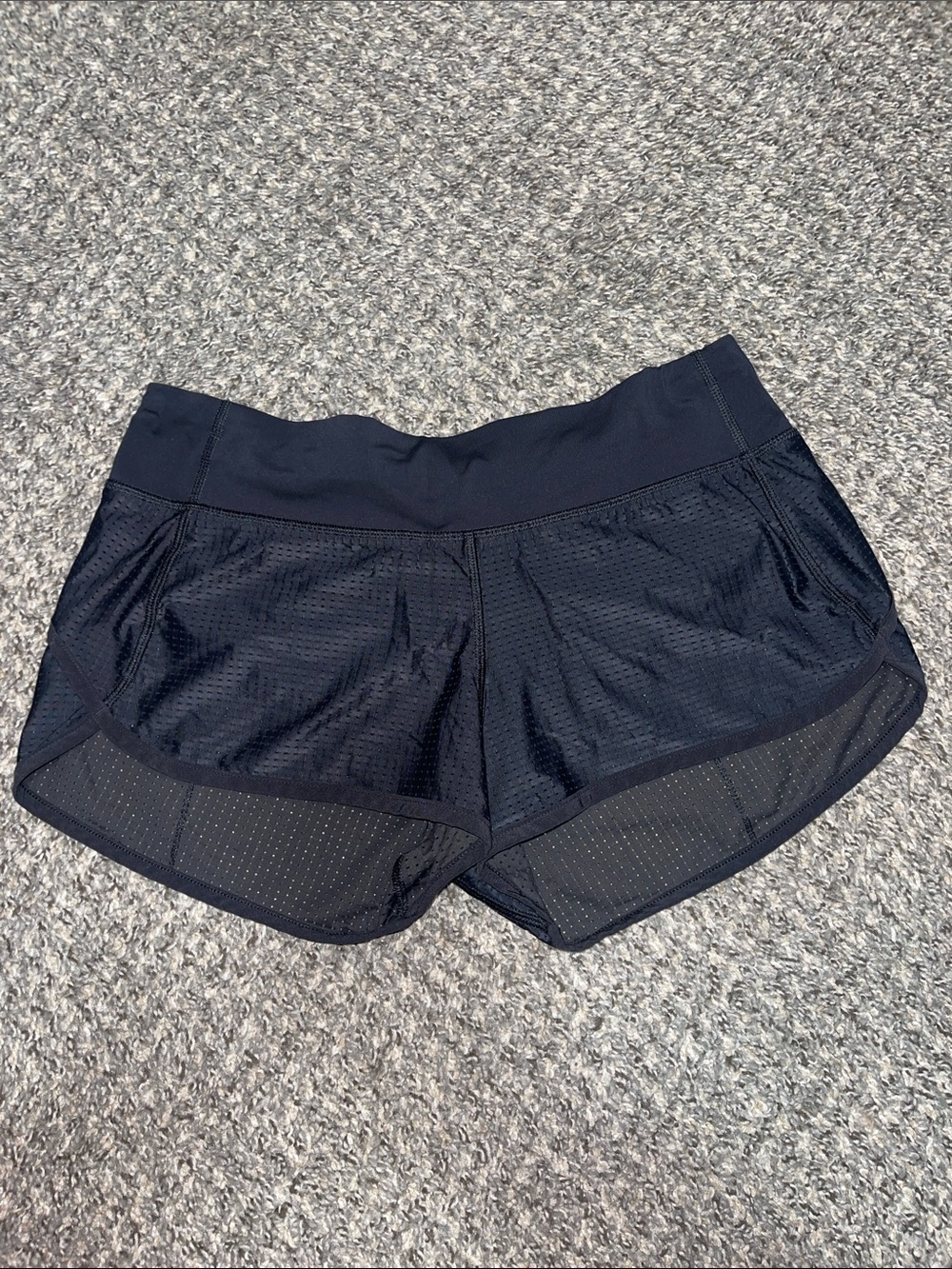 Lululemon Speed Shorts - Black Mesh; Size 6